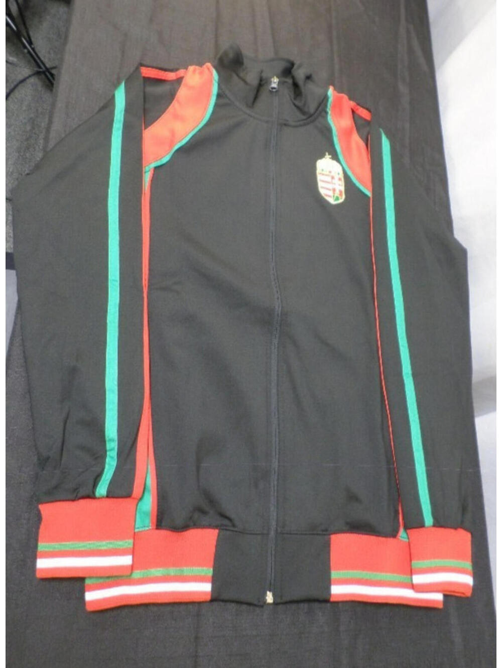 CLEAN EUC HUNGARY FLAG FULL ZIP MOCKNECK WINDBREAKER BLACK JACKET SIZE SMALL